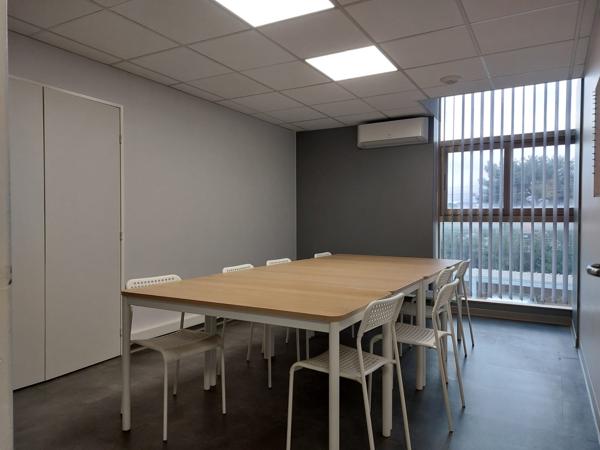 Bureaux rénovés meublés à louer - Les Playes - Six-Fours