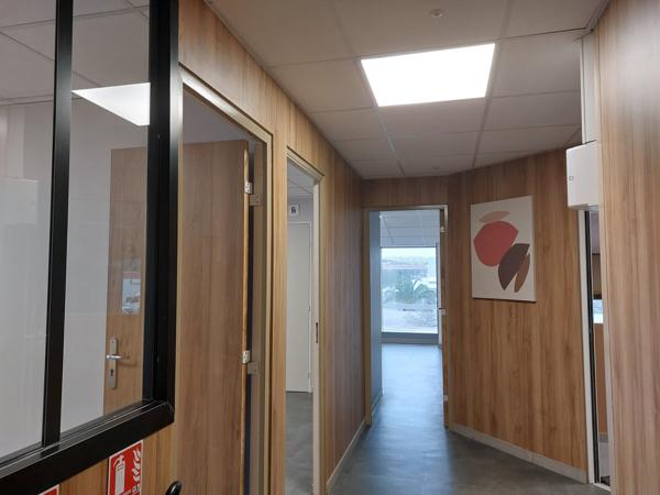 Bureaux rénovés meublés à louer - Les Playes - Six-Fours