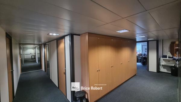 Bureaux à louer Lyon bureaux lumineux dans un immeuble rénové secteur Part-Dieu