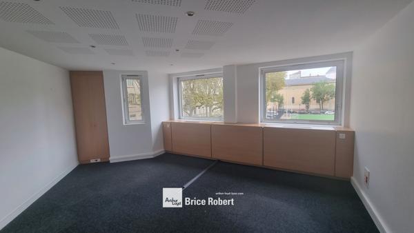 Bureaux à louer Lyon bureaux lumineux dans un immeuble rénové secteur Part-Dieu