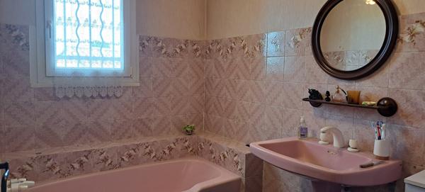 Althen-des-Paluds (84210) VILLA AVEC HANGAR