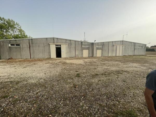 BÂTIMENT A USAGE PROFESSIONNEL 1500M2 CHEF BOUTONNE