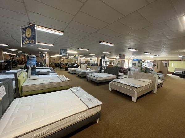 BÂTIMENT A USAGE PROFESSIONNEL 1500M2 CHEF BOUTONNE