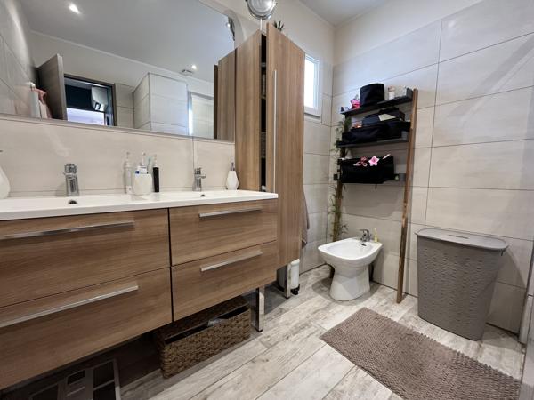 Gignac-la-Nerthe (13180) Maison T4 95m2 sur 556 m2 de terrain piscine et place de parking