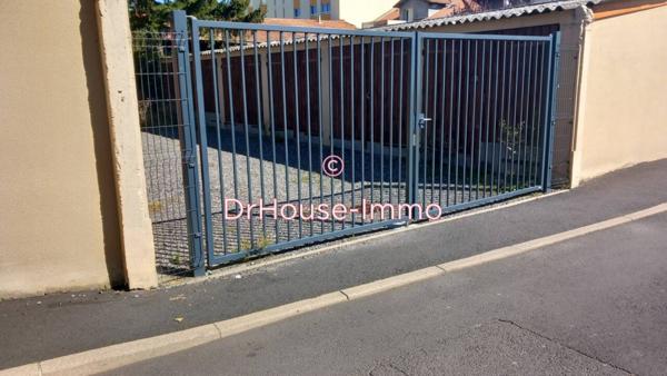 Parking / Box à vendre de 891 m²