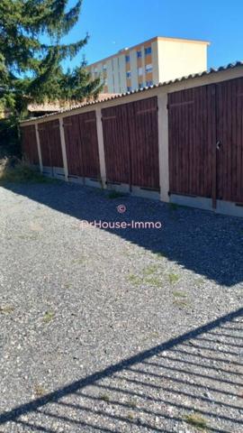 Parking / Box à vendre de 891 m²