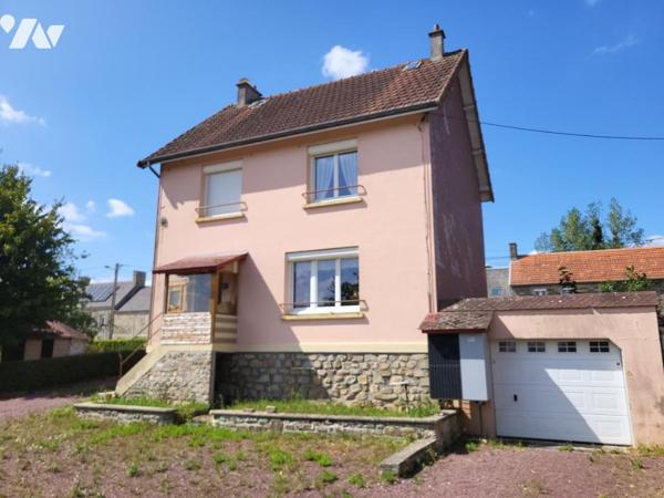 ST MARTIN DES BESACES : MAISON D'HABITATION AVEC JARDIN
