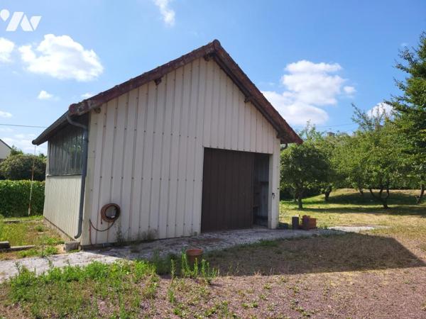 ST MARTIN DES BESACES : MAISON D'HABITATION AVEC JARDIN