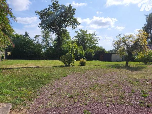 ST MARTIN DES BESACES : MAISON D'HABITATION AVEC JARDIN