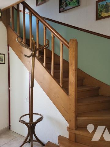 ST MARTIN DES BESACES : MAISON D'HABITATION AVEC JARDIN