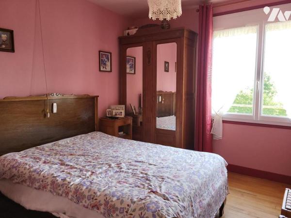 ST MARTIN DES BESACES : MAISON D'HABITATION AVEC JARDIN
