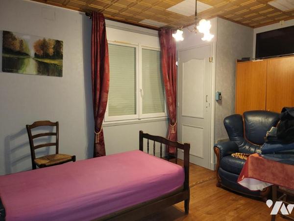 ST MARTIN DES BESACES : MAISON D'HABITATION AVEC JARDIN