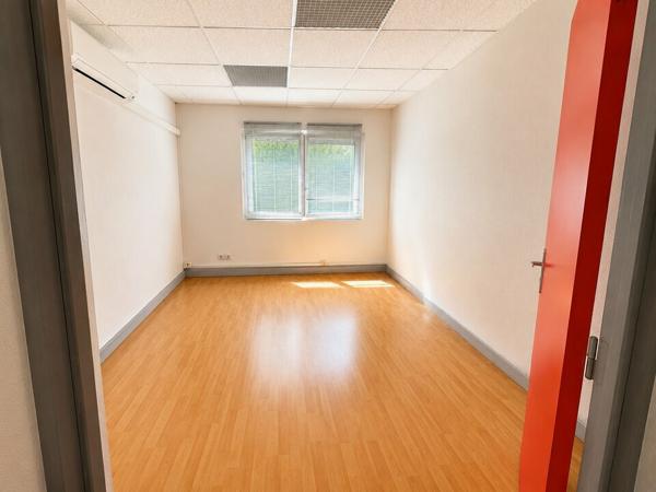 MONTLOUIS-SUR-LOIRE CONNEUIL BUREAUX A LOUER 135 M² PARKING FACILE
