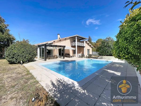 Vente                                                      Maison
                        
                     5 pièces                      168 m2                     à Aureilhan