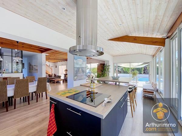 Vente                                                      Maison
                        
                     5 pièces                      168 m2                     à Aureilhan