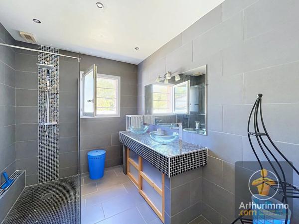 Vente                                                      Maison
                        
                     5 pièces                      168 m2                     à Aureilhan
