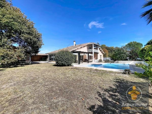Vente                                                      Maison
                        
                     5 pièces                      168 m2                     à Aureilhan