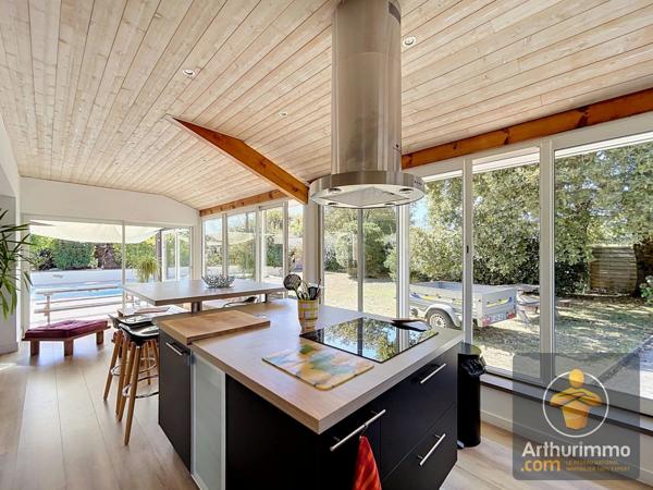 Vente                                                      Maison
                        
                     5 pièces                      168 m2                     à Aureilhan