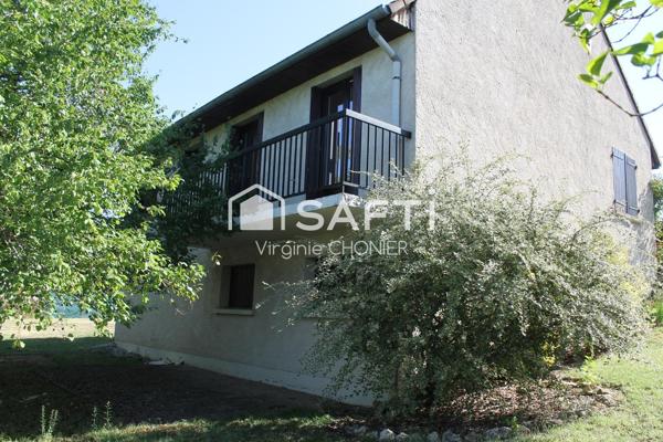 Maison avec vie de plain-pied élevée sur sous-sol complet