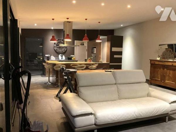 A VENDRE : Maison contemporaine avec de beaux volumes de 2015, sur les hauteurs de SOUILLAC (Lo...