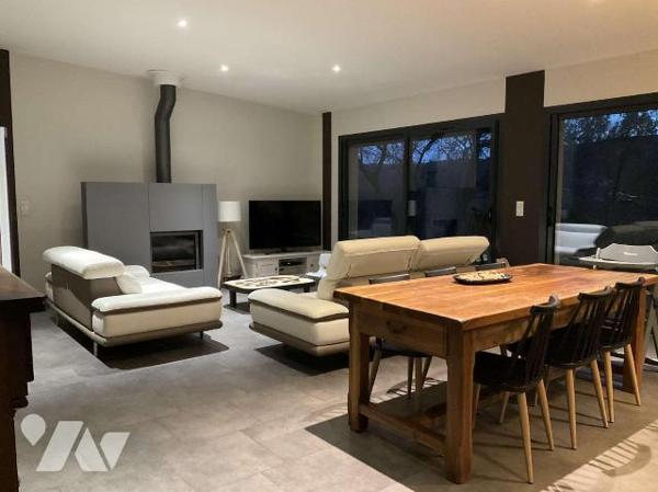 A VENDRE : Maison contemporaine avec de beaux volumes de 2015, sur les hauteurs de SOUILLAC (Lo...