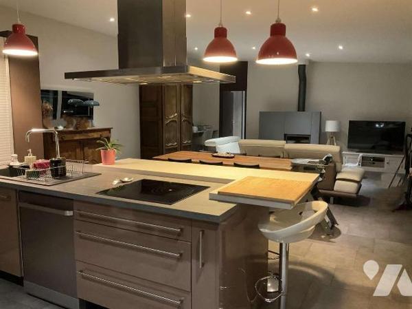 A VENDRE : Maison contemporaine avec de beaux volumes de 2015, sur les hauteurs de SOUILLAC (Lo...