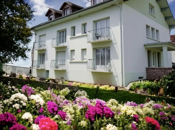 Dpt Vosges (88), à vendre BAINS LES BAINS immeuble 9 logements / Terrain de 2226 m² / Curistes