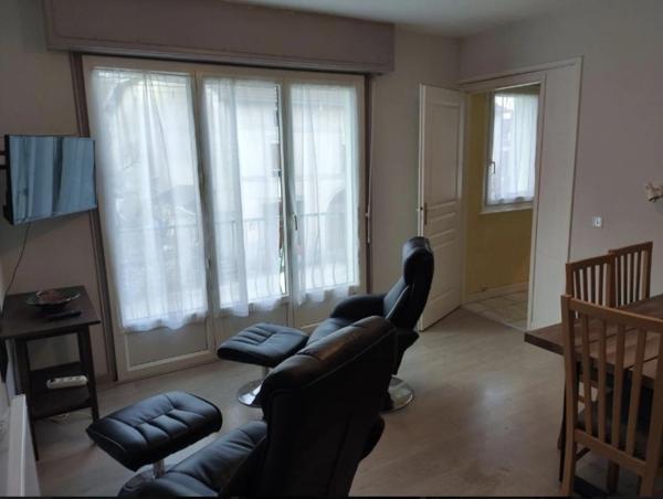 Dpt Vosges (88), à vendre BAINS LES BAINS immeuble 9 logements / Terrain de 2226 m² / Curistes