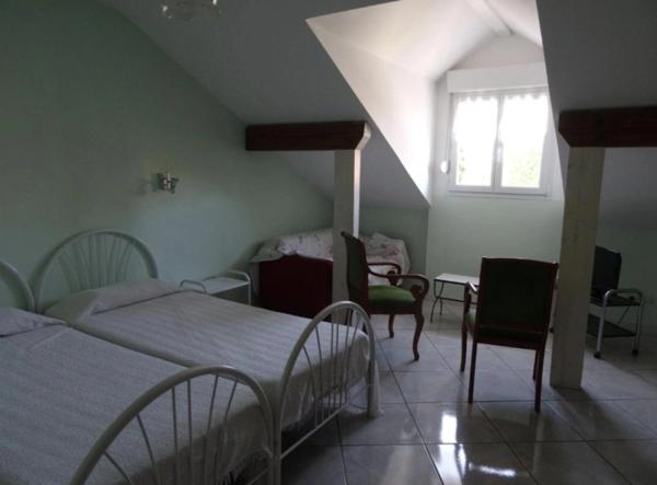 Dpt Vosges (88), à vendre BAINS LES BAINS immeuble 9 logements / Terrain de 2226 m² / Curistes