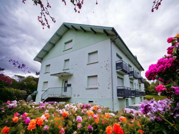 Dpt Vosges (88), à vendre BAINS LES BAINS immeuble 9 logements / Terrain de 2226 m² / Curistes