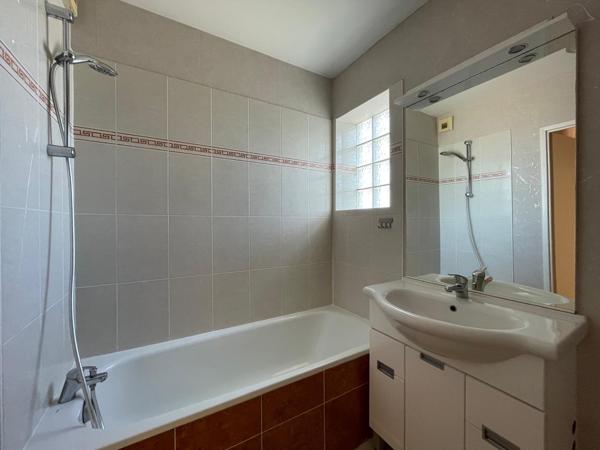 Appartement
         3 pièces
        - 64 m² 171 200 € *