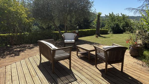 Demeure familiale avec piscine, terrasse et jardin arboré – Lot-et-Garonne