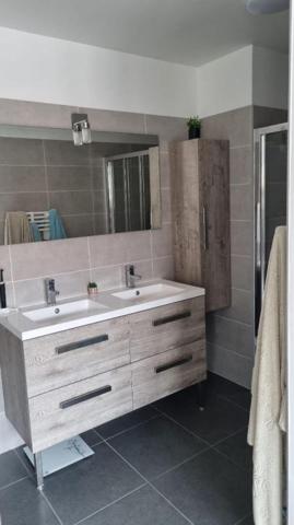 Maison  6 pièce(s) 160 m2 au sol, garage et terrasses