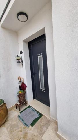 Maison  6 pièce(s) 160 m2 au sol, garage et terrasses