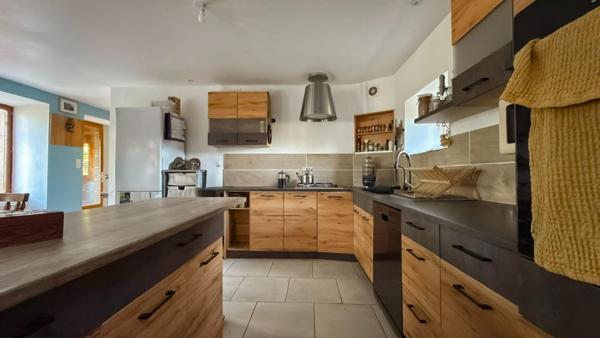 Maison autonome en électricité – 112 m² – Terrain de 7 260 m² – Sans vis-à-vis