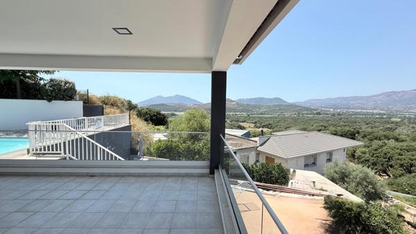 VILLA FAMILIALE AVEC PISCINE ET DÉPENDANCES – BASTELICACCIA