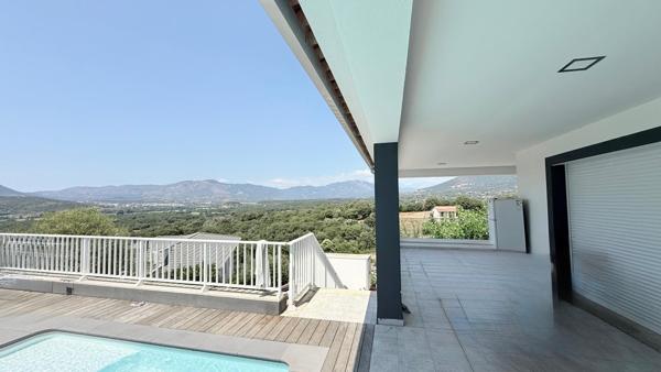 VILLA FAMILIALE AVEC PISCINE ET DÉPENDANCES – BASTELICACCIA