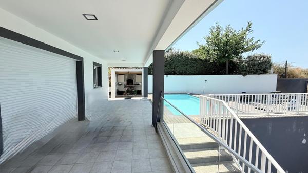 VILLA FAMILIALE AVEC PISCINE ET DÉPENDANCES – BASTELICACCIA