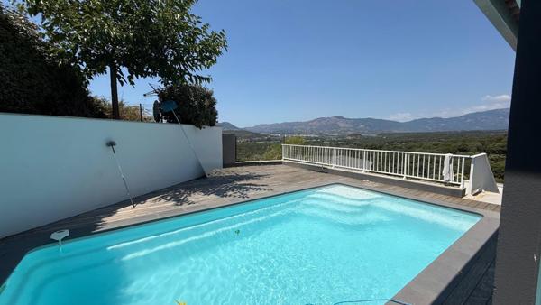 VILLA FAMILIALE AVEC PISCINE ET DÉPENDANCES – BASTELICACCIA