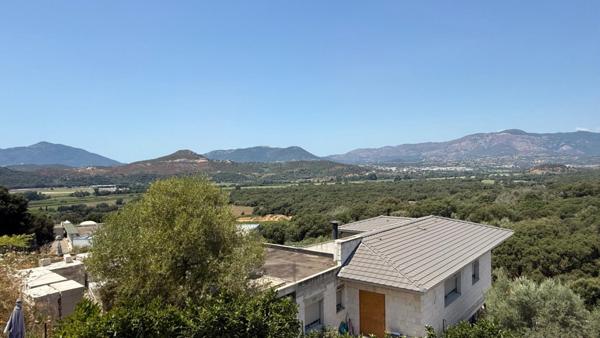 VILLA FAMILIALE AVEC PISCINE ET DÉPENDANCES – BASTELICACCIA