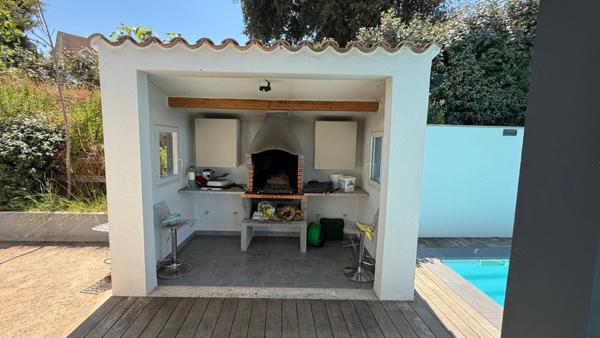 VILLA FAMILIALE AVEC PISCINE ET DÉPENDANCES – BASTELICACCIA