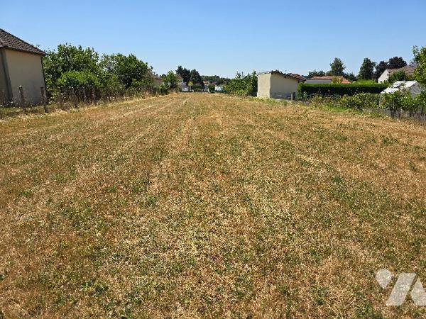 Terrain à bâtir, situé a proximité immédiate du collège