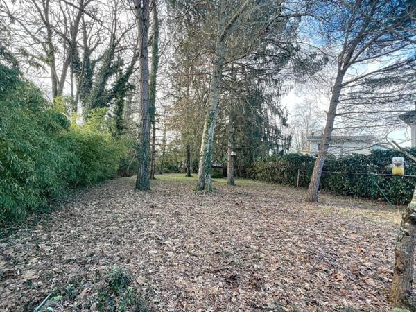 Terrain constructible d'environ 900m2