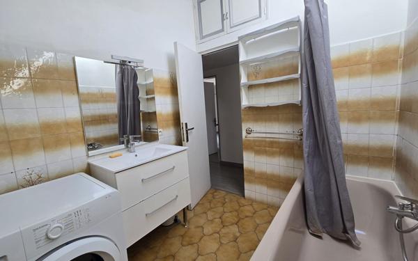 Appartement à louer    3 pièces • 46,97 m2 Grans