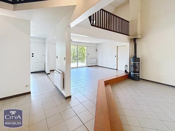 Maison à vendre 7 pièces 144.15m² Saint-Doulchard (18230)