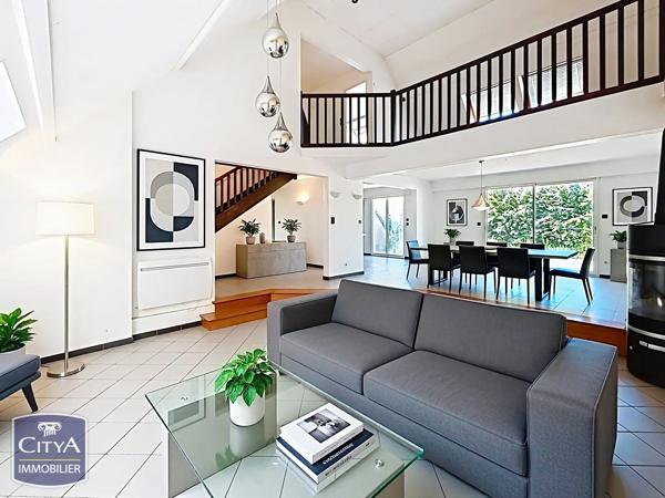 Maison à vendre 7 pièces 144.15m² Saint-Doulchard (18230)