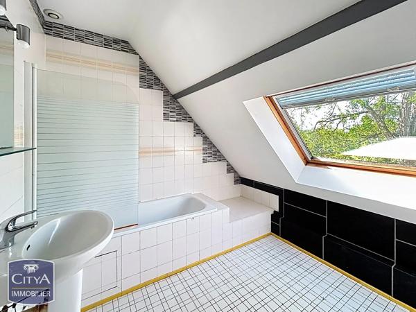 Maison à vendre 7 pièces 144.15m² Saint-Doulchard (18230)