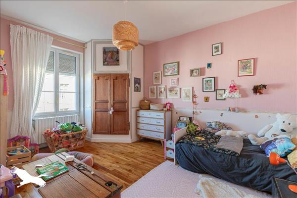 Maison à vendre |  Soyaux |  8 pièces | 220 m²