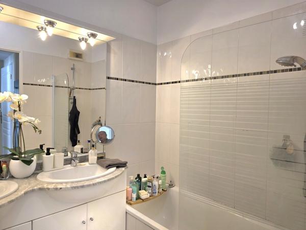 ANGLET - T3 avec parking et terrasse de 24 m²