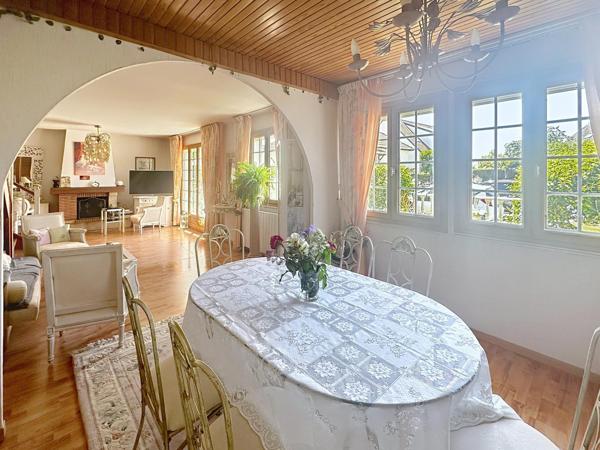 Maison individuelle d'environ 170 m2 au sol et 140 m2 carrez